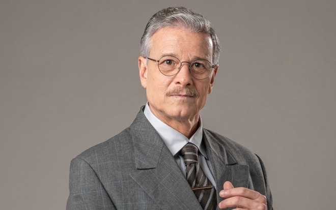 Marcello Novaes caracterizado como Eugênio em foto de divulgação da novela Além da Ilusão - TV GLOBO/FÁBIO ROCHA