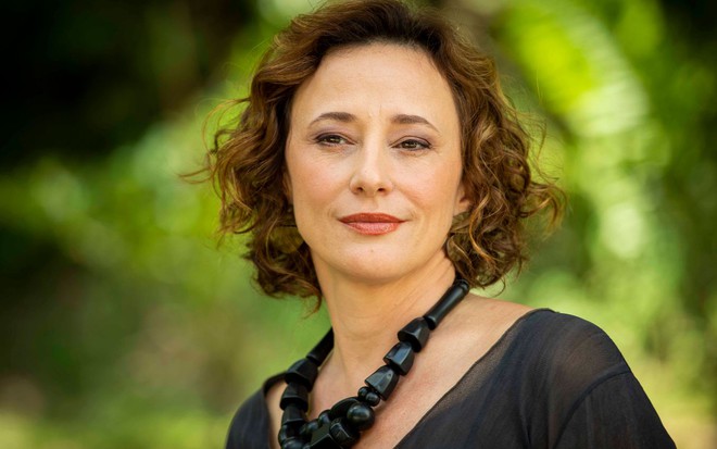 Paula Braun caracterizada como Olívia em foto de divulgação da novela Cara e Coragem - TV GLOBO/JOÃO MIGUEL JÚNIOR