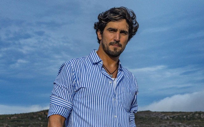 Renato Góes caracterizado como Tertulinho em foto de divulgação da novela Mar do Sertão - RONALD SANTOS CRUZ/TV GLOBO