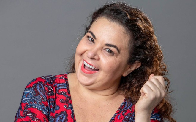 Suzy Lopes caracterizada como Valdirene em foto de divulgação da novela Quanto Mais Vida, Melhor! - TV GLOBO/FÁBIO ROCHA