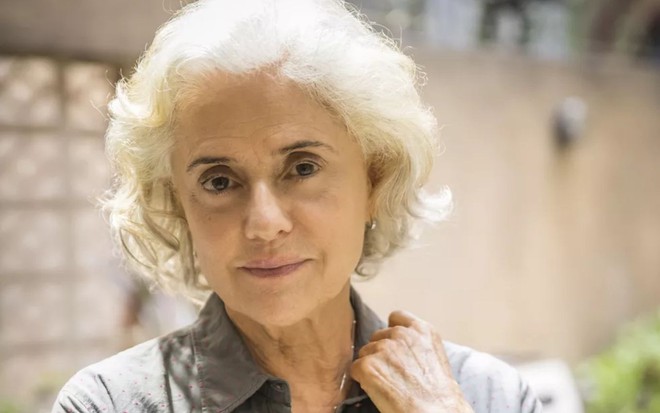 Marieta Severo caracterizada como Noca em foto de divulgação da novela Um Lugar ao Sol - TV GLOBO/FÁBIO ROCHA