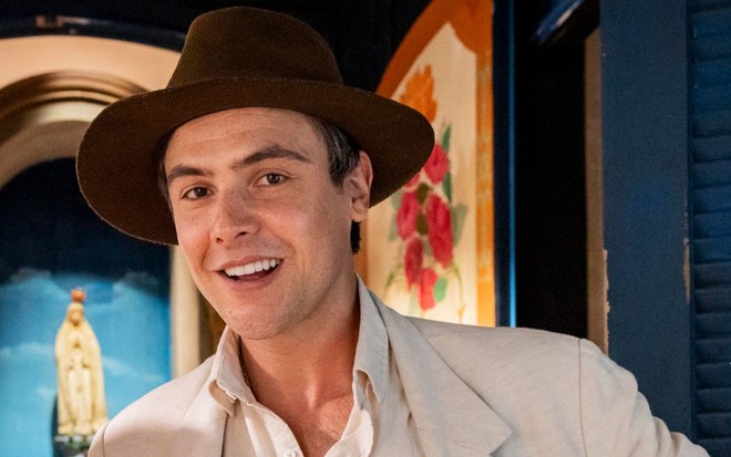 Sergio Guizé como Candinho na novela Êta Mundo Melhor! - DIVULGAÇÃO/TV GLOBO