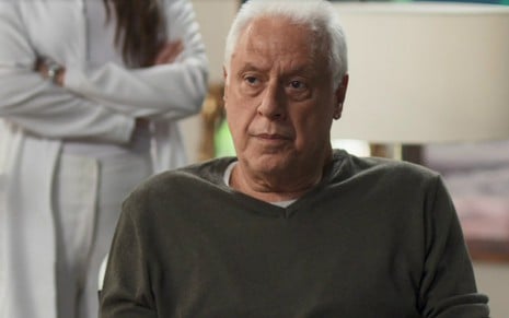O ator Antonio Fagundes em cena como o personagem Alberto de Bom Sucesso