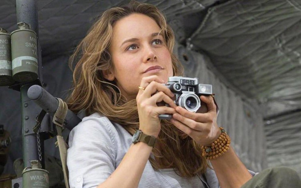 Em Kong: A Ilha da Caveira, Brie Larson interpreta a fotógrafa Mason Weaver; filme está disponível para ver online - DIVULGAÇÃO/WARNER BROS.