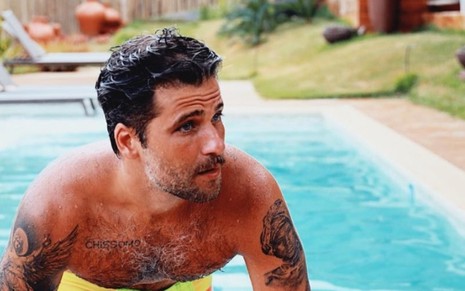 Bruno Gagliasso na piscina de sua luxuosa pousada em Fernando de Noronha: local requisitado nos feriados - REPRODUÇÃO/INSTAGRAM