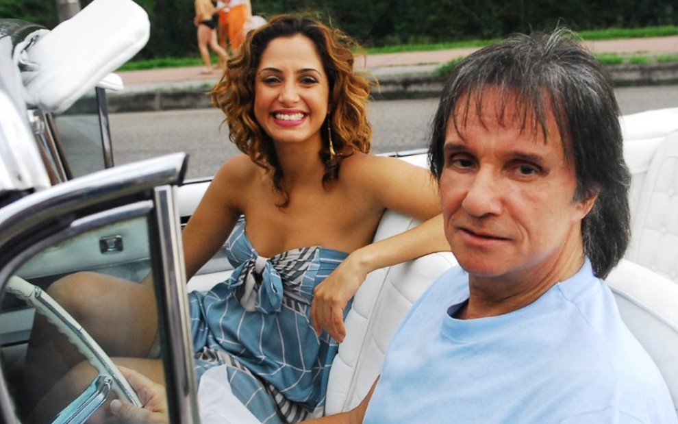 Camila Pitanga e Roberto Carlos em clipe gravado para o especial de 2007, quando cantaram juntos - JOÃO MIGUEL JÚNIOR/TV GLOBO