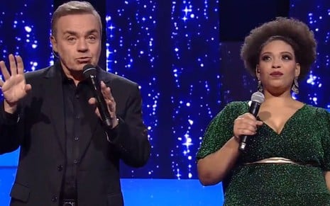 Gugu Liberato com Débora Pinheiro, campeã da primeira temporada de Canta Comigo: não vingou no Ibope - REPRODUÇÃO/RECORD