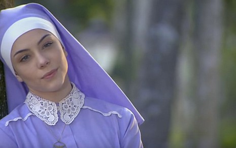 Bia Arantes (irmã Cecília) em cena de Carinha de Anjo; freira vai levar a culpa por travessura - Reprodução/SBT