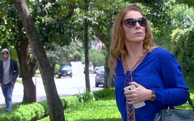 Einat Falbel (Érica) em cena de Carinha de Anjo, do SBT; golpista será traída por comparsa - Reprodução/SBT