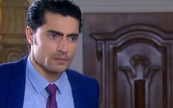 O ator Carlo Porto em cena como o personagem Gustavo na novela Carinha de Anjo, do SBT - Reprodução/SBT