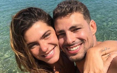 Mariana Goldfarb e Cauã Reymond começaram a namorar em 2016; casal troca alianças neste sábado (13) - REPRODUÇÃO/INSTAGRAM