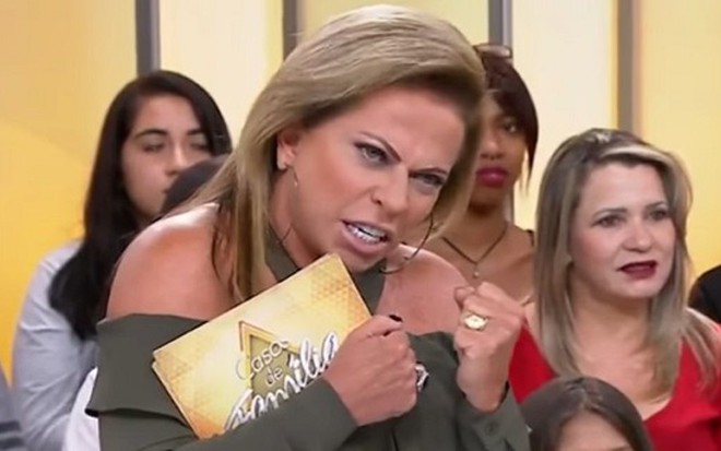 A apresentadora Christina Rocha na edição de ontem (9) do Casos de Família, no SBT - Reprodução/SBT