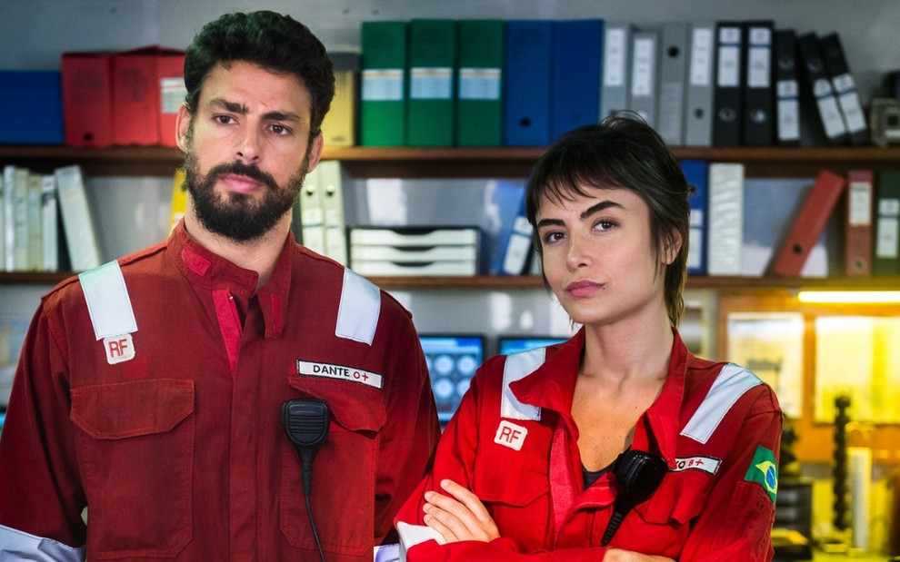 Cauã Reymond e Maria Casadevall em foto da segunda temporada de Ilha de Ferro, do Globoplay - RAQUEL CUNHA/TV GLOBO