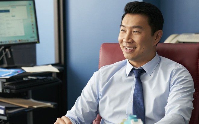Famoso apenas na TV canandense, Simu Liu (da série Kim's Convenience) viverá o herói Shang-Chi - Divulgação/CBC