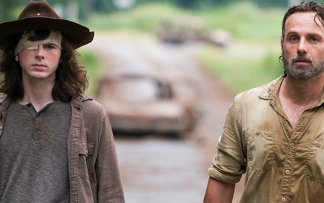 Chandler Riggs e Andrew Lincoln juntos em The Walking Dead; final deles na HQ não se repetirá na série - Divulgação/AMC