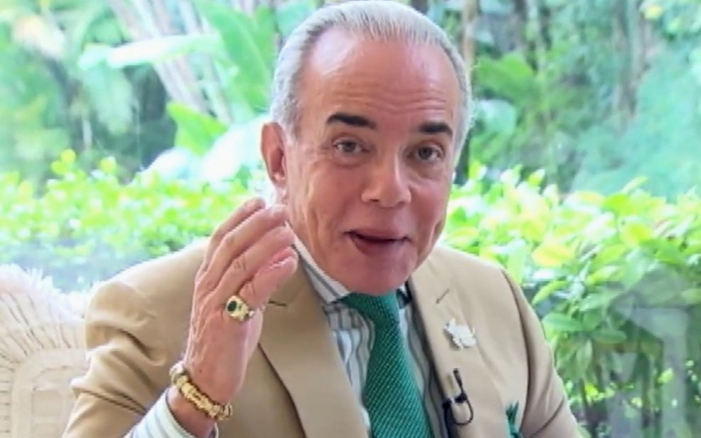 O conde Chiquinho Scarpa em entrevista concedida na sua mansão, que está à venda por R$ 63 milhões - REPRODUÇÃO/RECORD