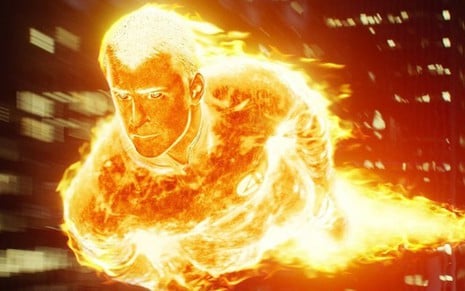 O ator Chris Evans em cena como o personagem Tocha Humana do filme Quarteto Fantástico - Divulgação/20th Century Fox