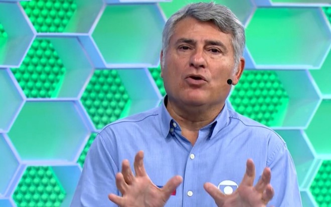 O narrador Cléber Machado, da Globo: emissora mudou horário do jogo Palmeiras x Athletico-PR - REPRODUÇÃO/TV GLOBO