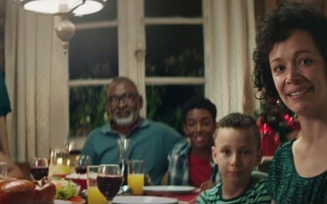 Família negra do comercial da Perdigão recebe doação de brancos: polêmica na web - REPRODUÇÃO/YOUTUBE