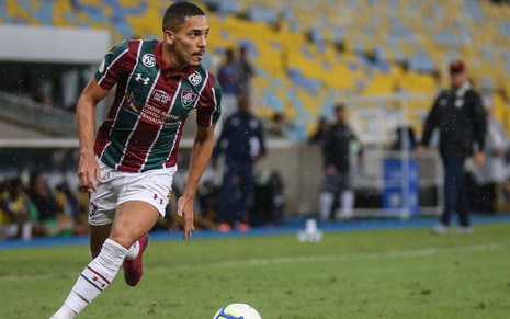 O jogador Gilberto, lateral-direito do Fluminense, durante confronto contra o Santos pelo Brasileirão 19