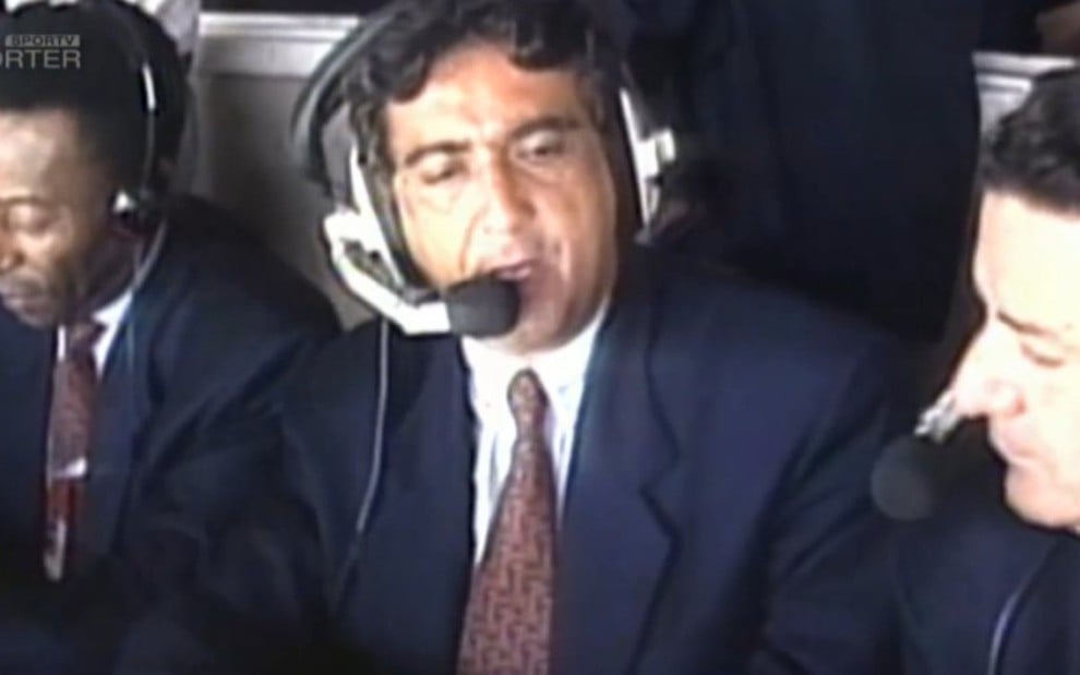 Galvão Bueno entre Pelé e Arnaldo Cezar Coelho durante transmissão da Copa de 1994 - Reprodução/Sportv