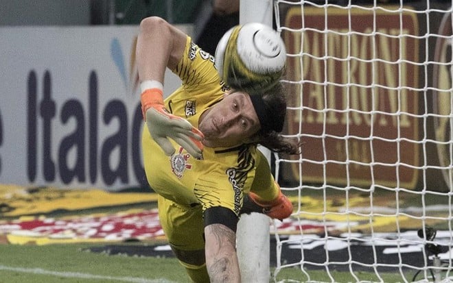 O goleiro Cássio defende pênalti na final entre Corinthians e Palmeiras pelo Paulistão: transmissão ameaçada - DANIEL AUGUSTO JR/AGÊNCIA CORINTHIANS