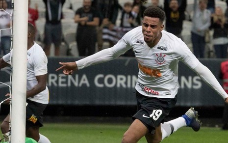 O atacante Gustavo comemora gol de empate no jogo de ida do Corinthians contra o Racing, da Argentina - DANIEL AUGUSTO JR./CORINTHIANS