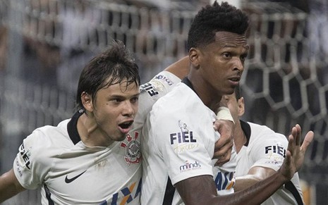 Os jogadores Romero e Jô comemoram gol do Corinthians contra o Palmeiras ontem (22) - Daniel Augusto Junior/Agência Corinthians