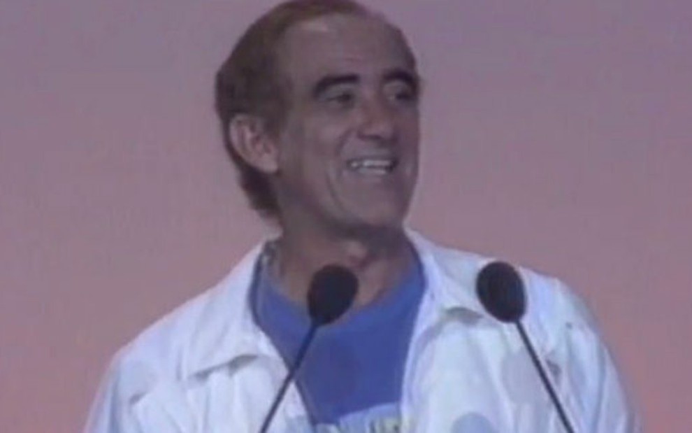 Renato Aragão durante a transmissão do primeiro show do Criança Esperança, em 1986 - Reprodução/Globo