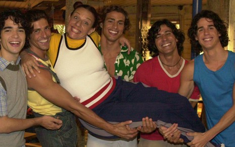 Integrantes da família Sardinha, núcleo de humor que conquistou público de Da Cor do Pecado (2004) - Divulgação/TV Globo