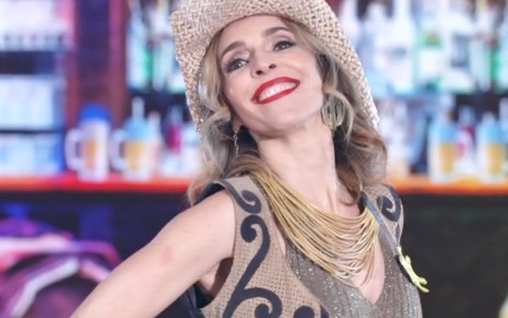 A atriz Deborah Evelyn ao fim de sua apresentação country: ela levou nota máxima do ex - Fotos: Reprodução/TV Globo