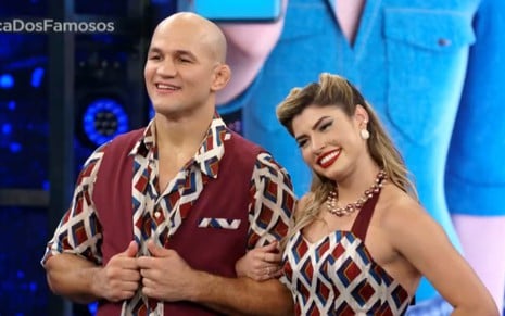 Imagem de Junior Cigano e sua professora de dança no palco do Domingão do Faustão