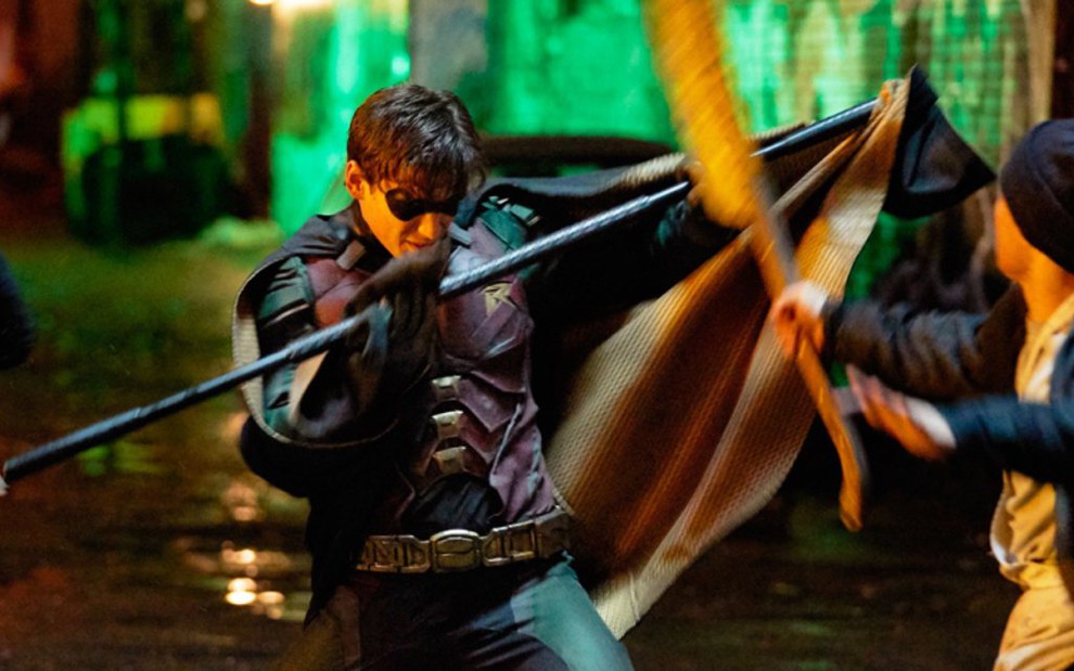 DC Universe  Robin é destaque em novas imagens da série Titãs