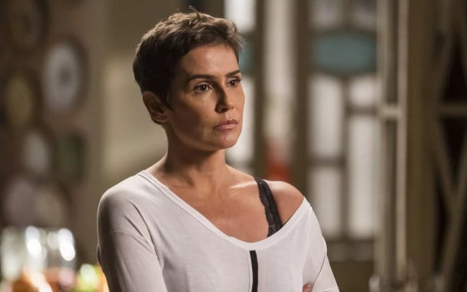 Deborah Secco fez piada com o fato de interpretar a filha de Adriana Esteves na novela das nove - Divulgação/TV Globo