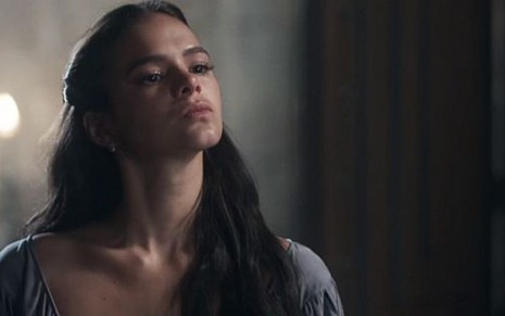 Bruna Marquezine (Catarina) em cena de Deus Salve o Rei; princesa será sequestrada - Reprodução/TV Globo