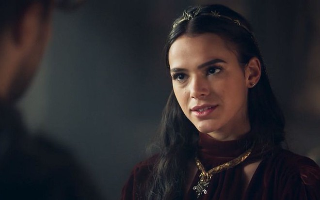 Bruna Marquezine (Catarina) em cena de Deus Salve o Rei; rainha transará com aliado em Deus Salve o Rei - Reprodução/TV Globo