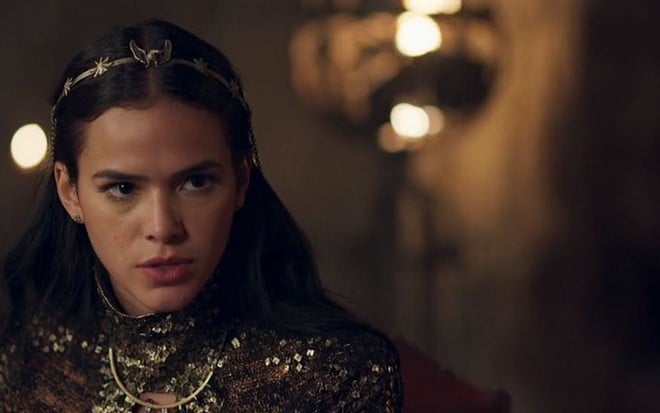 Catarina (Bruna Marquezine) bancará suborno para o mocinho escapar da pedreira da morte - Reprodução/TV Globo