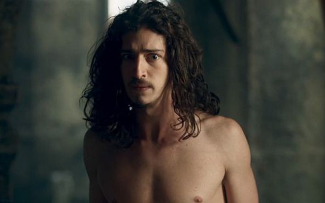 Johnny Massaro (Rodolfo) em cena de Deus Salve o Rei: monarca passará a noite escoltado - Reprodução/TV Globo
