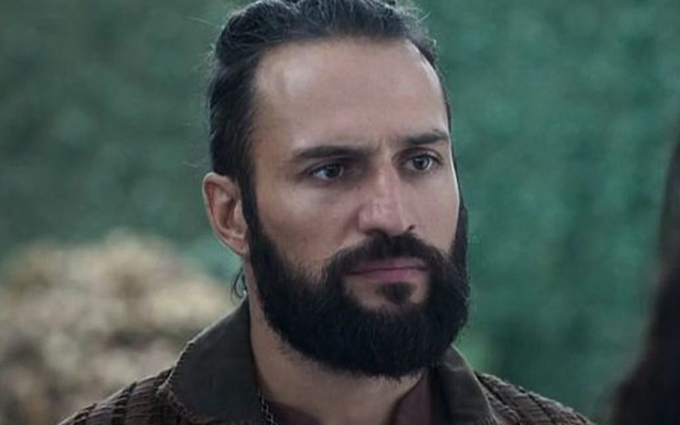 José Fidalgo (Constantino) em cena de Deus Salve o Rei; duque matará chantagista - Reprodução/TV Globo