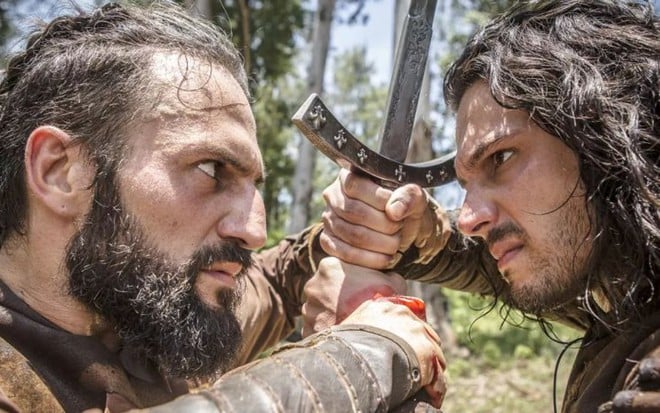 Constantino (José Fidalgo) e Afonso (Romulo Estrela) vão se enfrentar na pedreira da morte - Artur Meninea/TV Globo