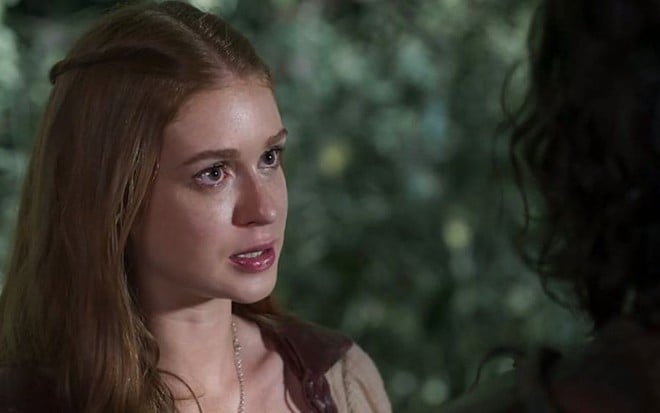 Marina Ruy Barbosa (Amália) em cena de Deus Salve o Rei; plebeia suspeitará da rival - Reprodução/TV Globo