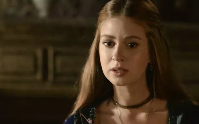 Amália (Marina Ruy Barbosa) se revoltará com a confissão da amiga em cena de Deus Salve o Rei - Reprodução/TV Globo