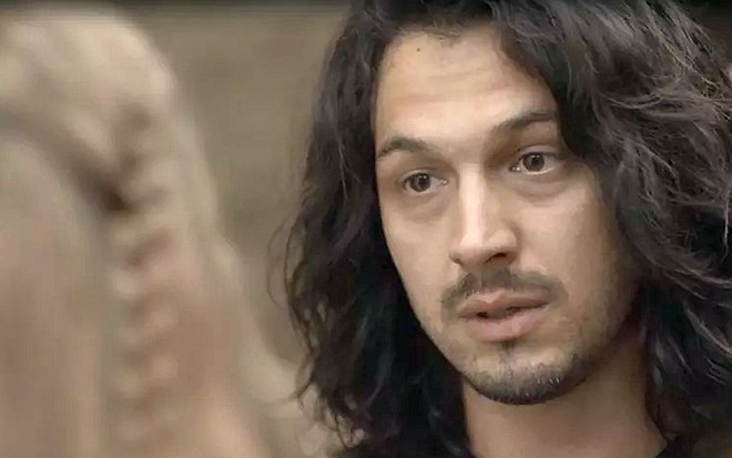 Romulo Estrela (Afonso) em cena de Deus Salve o Rei; mocinho ficará ao lado de seu povo - Reprodução/TV Globo
