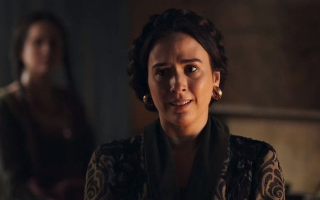 Tatá Werneck (Lucrécia) em cena de Deus Salve o Rei; princesa voltará a Alcaluz após traição - Reprodução/TV Globo