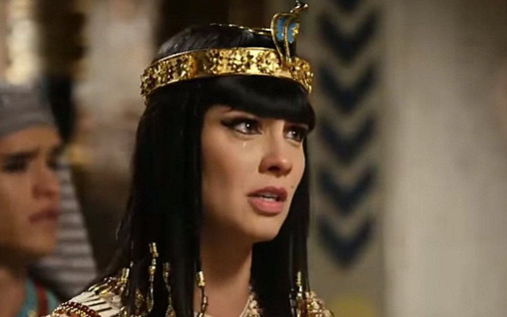 Nefertari (Camila Rodrigues) levará tapa na cara do marido em Os Dez Mandamentos - Reprodução/Record