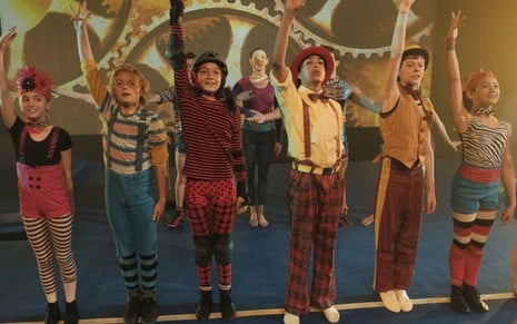 Elenco da série infantil Big Top Academy tem rotina puxada para fazer números circenses da produção - Divulgação/Discovery Kids