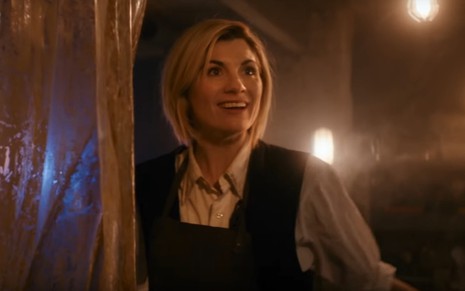 Jodie Whittaker em cena da temporada mais recente de Doctor Who, que é exibida pelo Crackle no Brasil - Reprodução/BBC