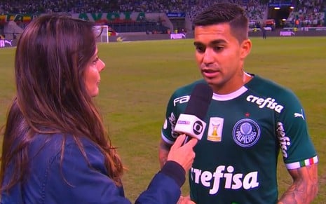 Dudu concede entrevista para a repórter Fabiola Andrade após jogo do Palmeiras exibido na Globo - REPRODUÇÃO/TV GLOBO