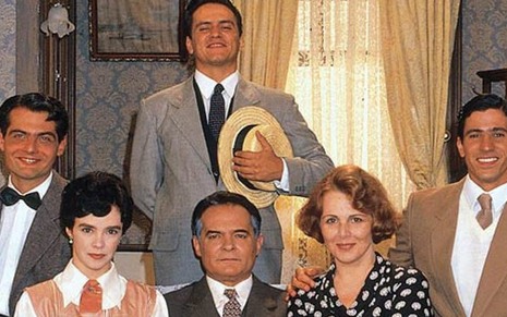 O elenco da versão de 1994 de Éramos Seis: Silvio Santos usou a intuição para emplacar um sucesso
