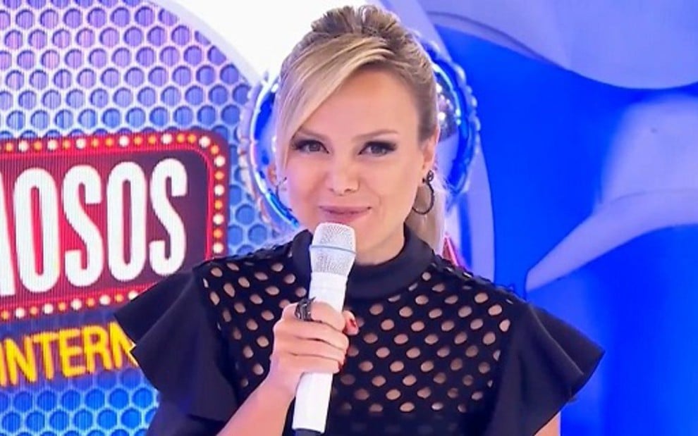 A apresentadora Eliana durante edição comemorativa de seu programa no SBT no domingo - Reprodução/SBT